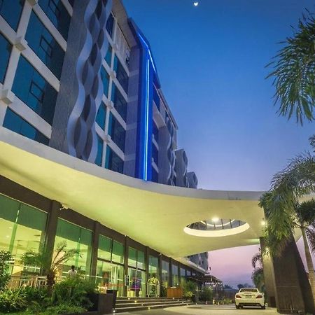 Alvarez Hotel Buri Ram Eksteriør billede