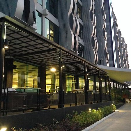 Alvarez Hotel Buri Ram Eksteriør billede