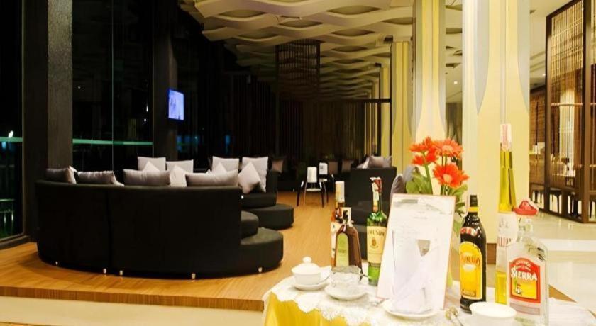 Alvarez Hotel Buri Ram Eksteriør billede