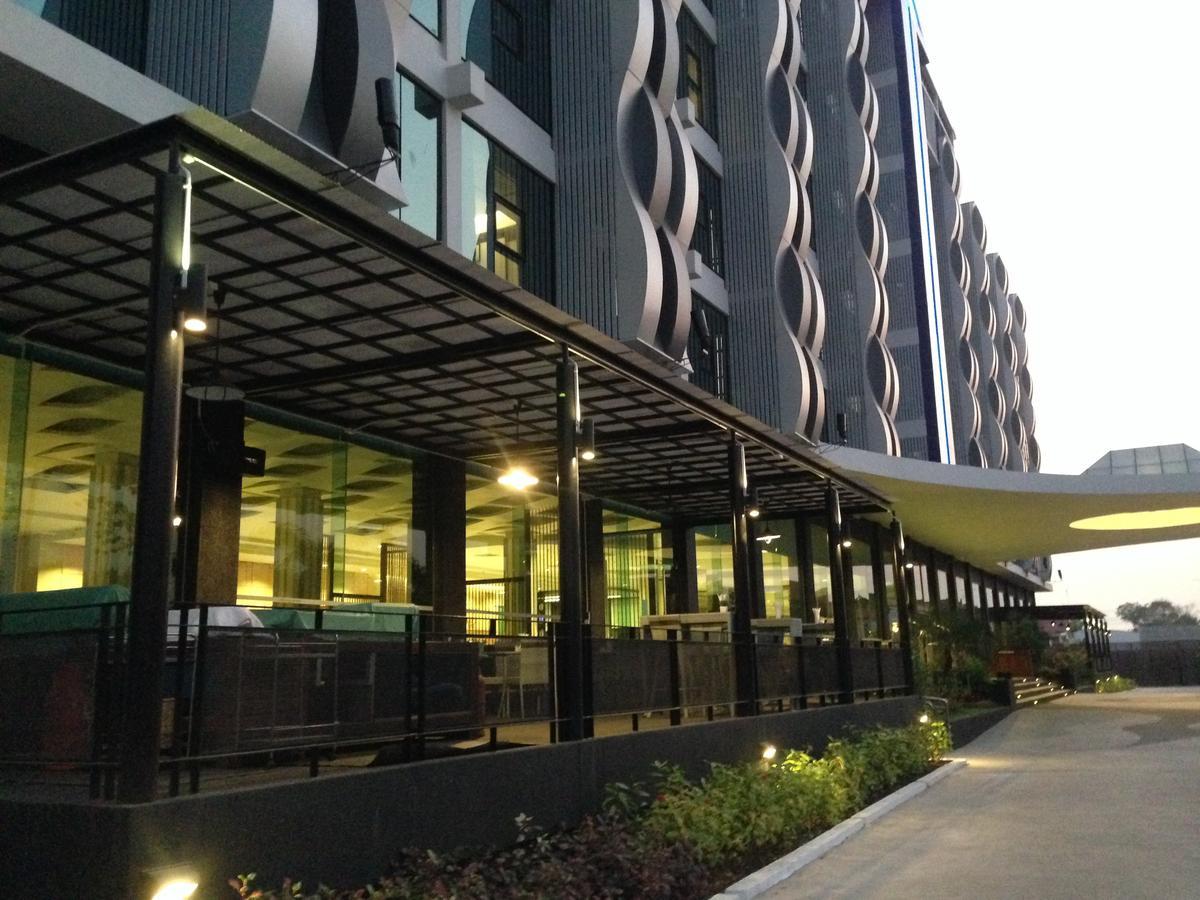 Alvarez Hotel Buri Ram Eksteriør billede